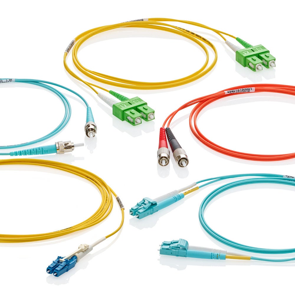 Cordones de interconexión y cables flexibles de fibra