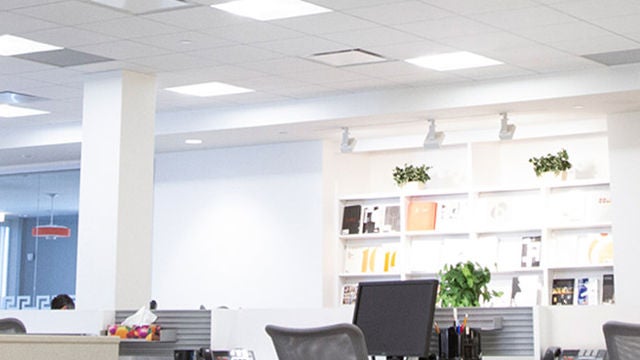 Iluminación LED y controles LED para áreas de oficinas abiertas